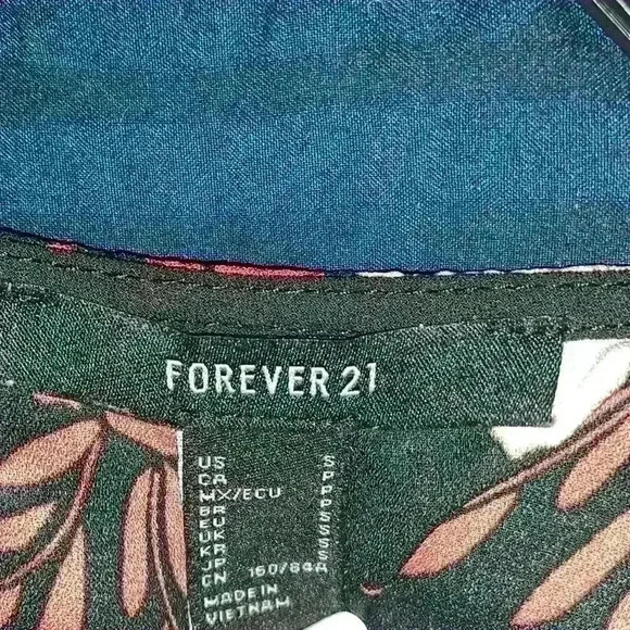 Black Floral Wrap Blouse Top Women’s Size S - Picture 3 of 10